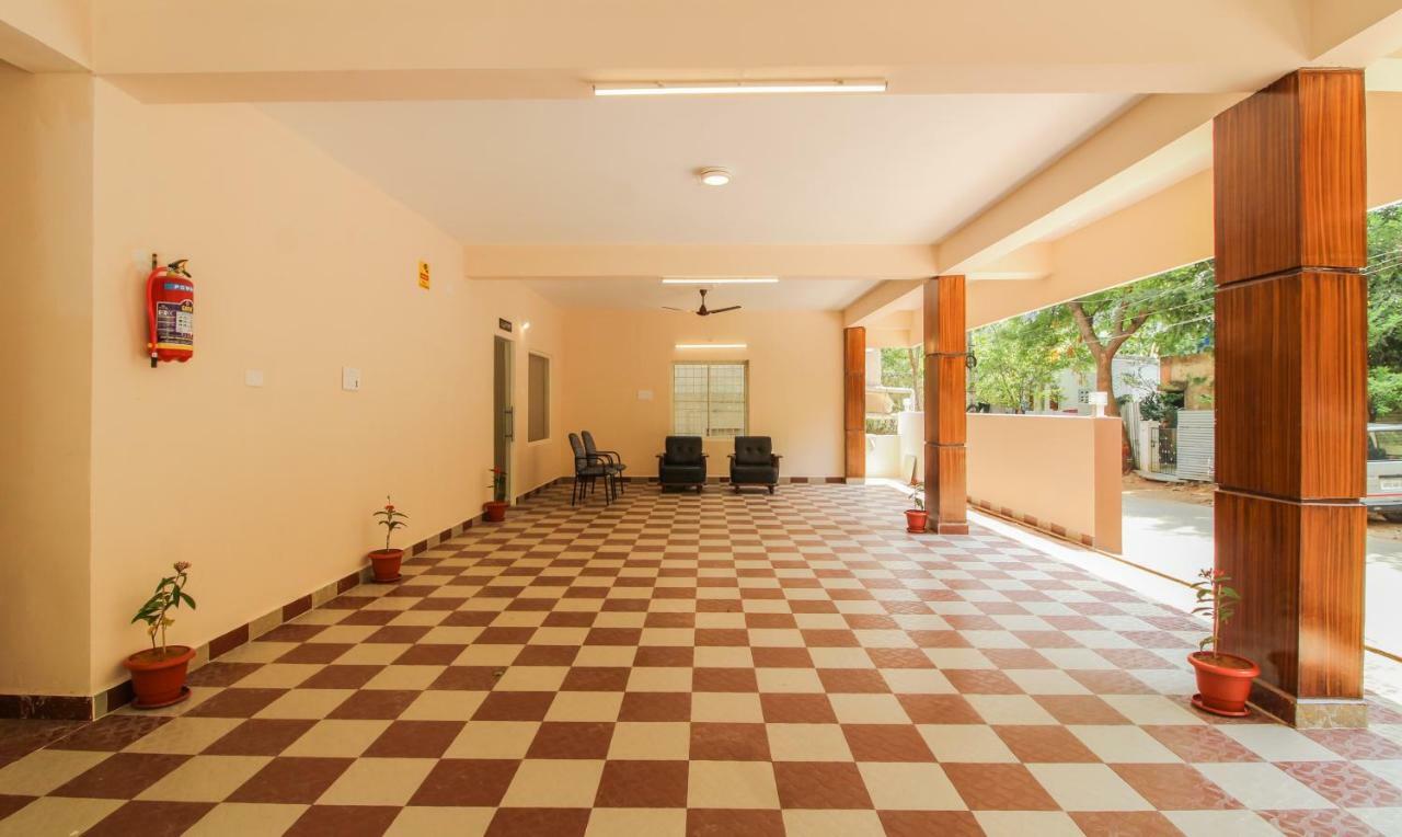Itsy Hotels Riyas Grand 蒂鲁帕蒂 外观 照片