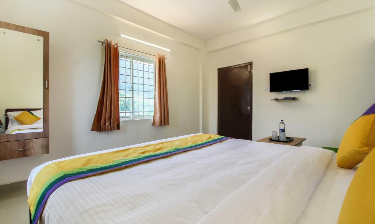 Itsy Hotels Riyas Grand 蒂鲁帕蒂 外观 照片