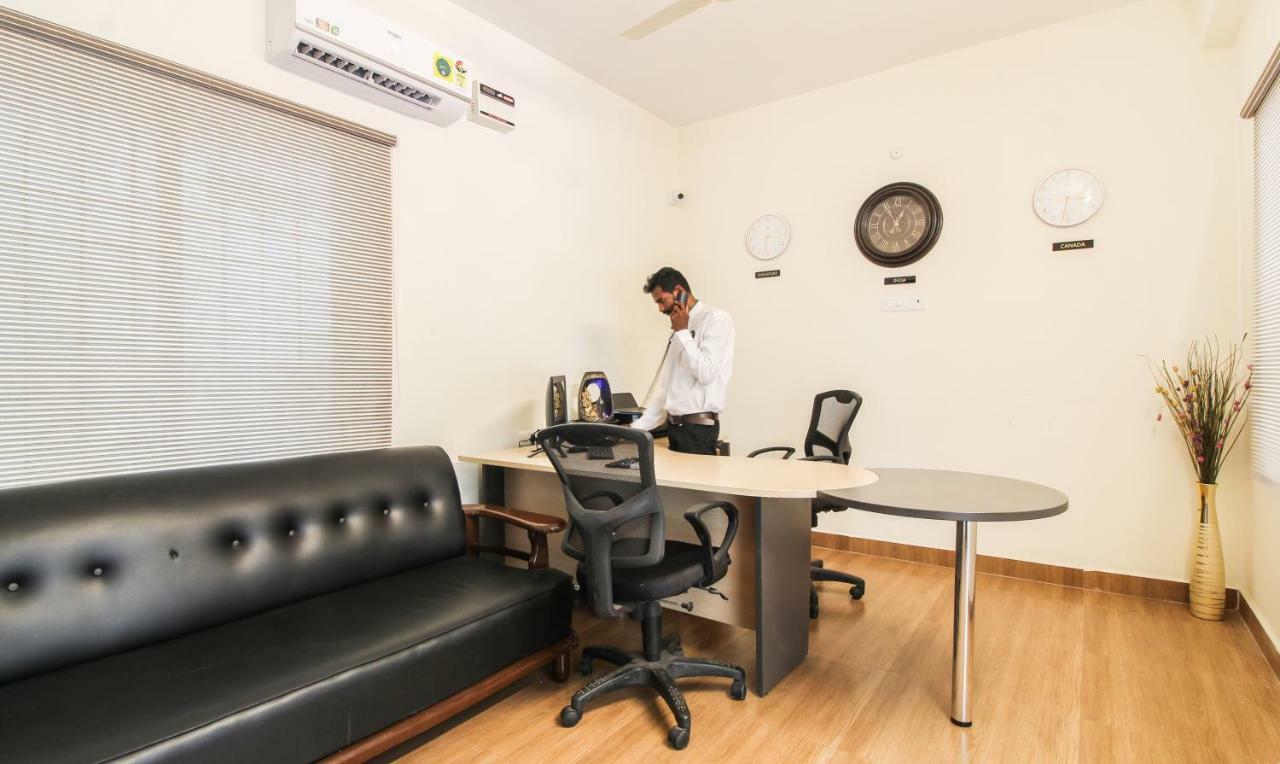 Itsy Hotels Riyas Grand 蒂鲁帕蒂 外观 照片