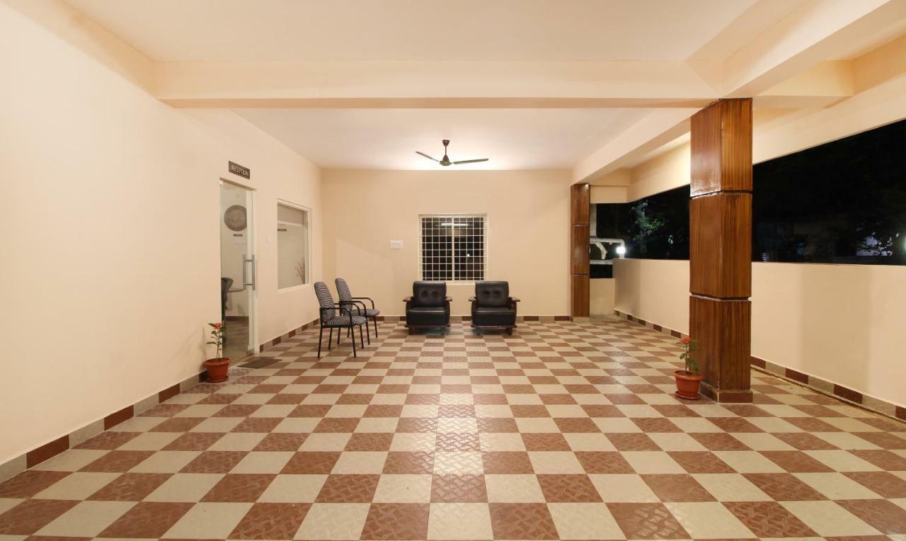 Itsy Hotels Riyas Grand 蒂鲁帕蒂 外观 照片
