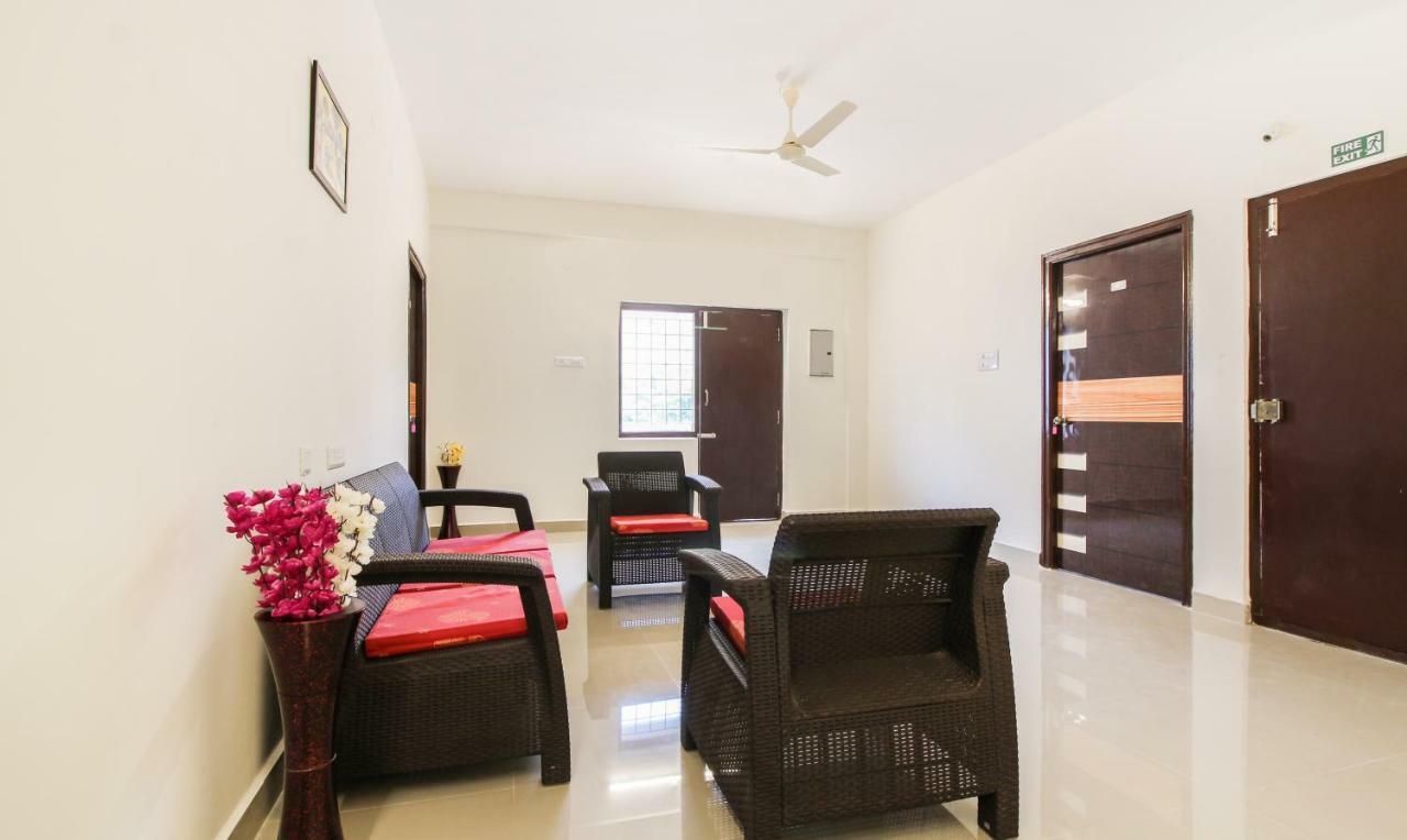 Itsy Hotels Riyas Grand 蒂鲁帕蒂 外观 照片