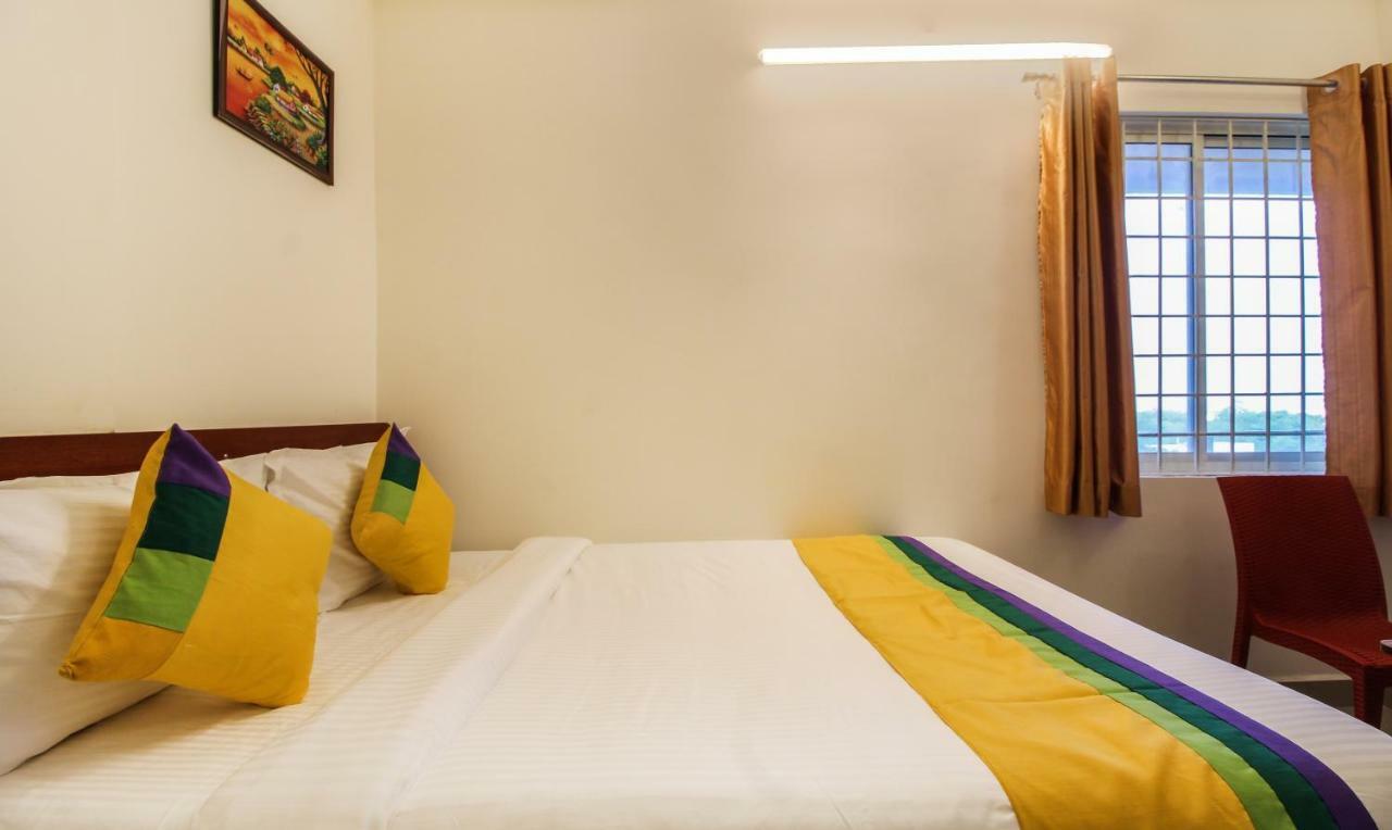 Itsy Hotels Riyas Grand 蒂鲁帕蒂 外观 照片