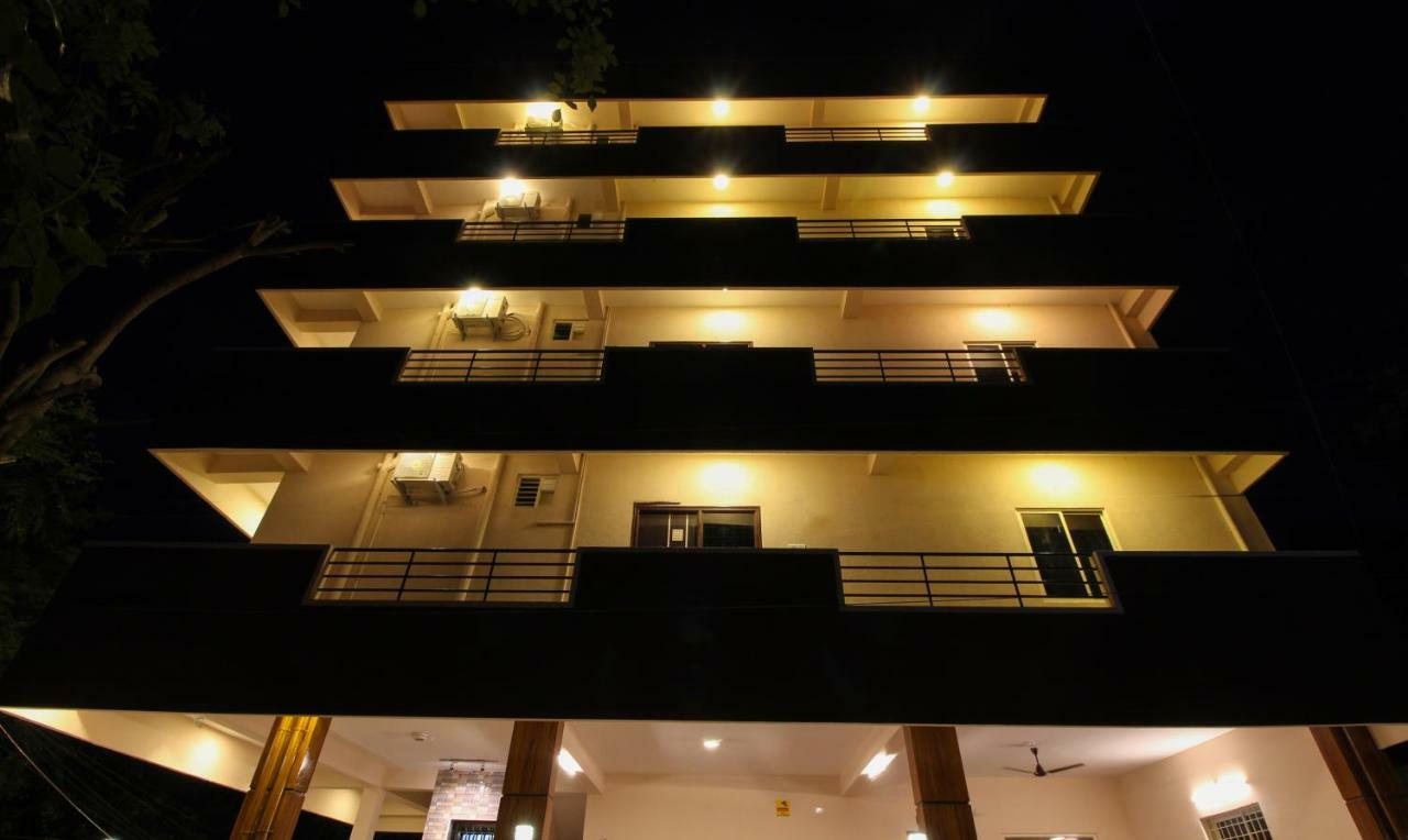 Itsy Hotels Riyas Grand 蒂鲁帕蒂 外观 照片