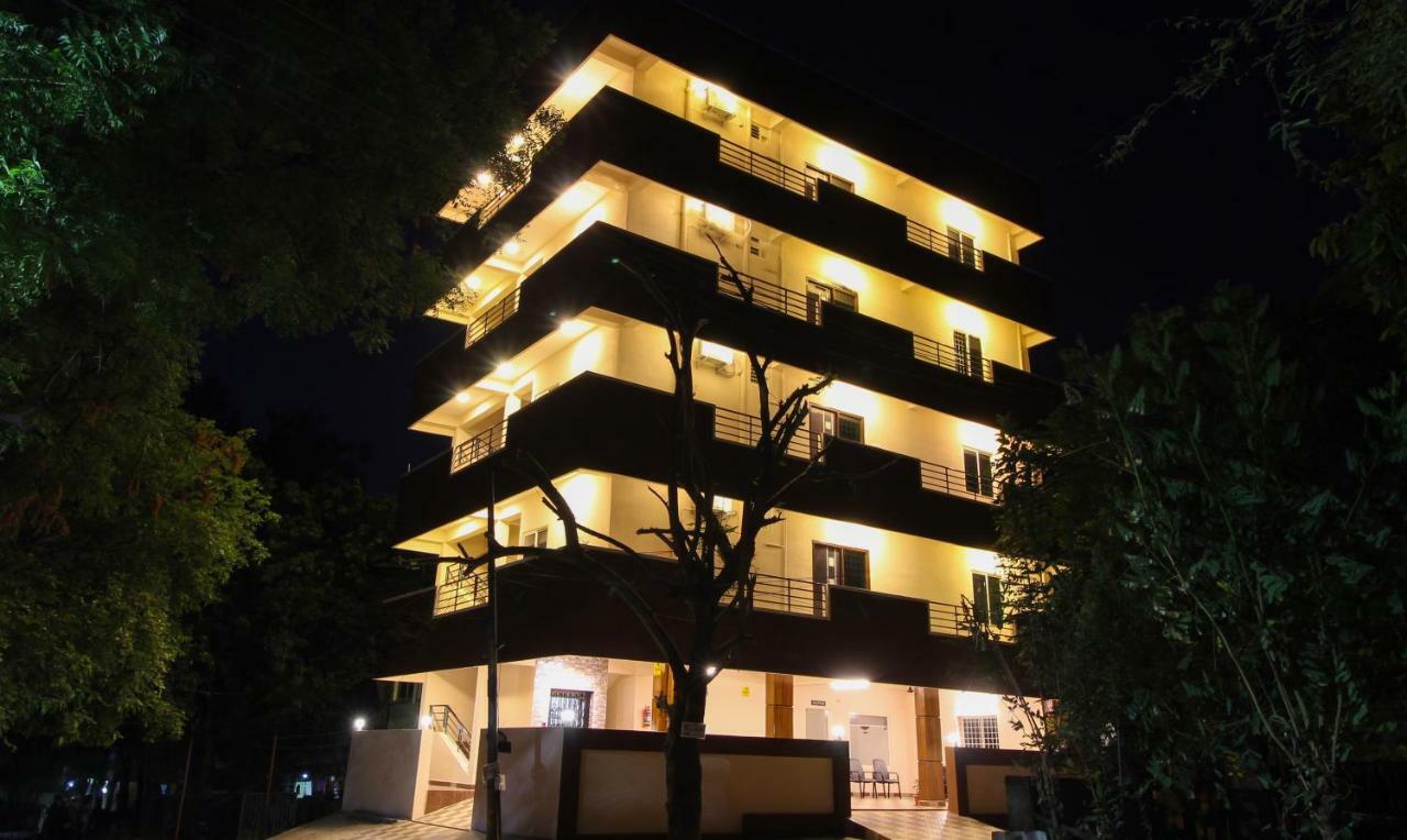 Itsy Hotels Riyas Grand 蒂鲁帕蒂 外观 照片